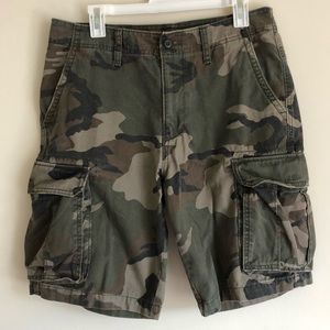 Old Navy Men’s Camo Cargo Shorts Size 32
